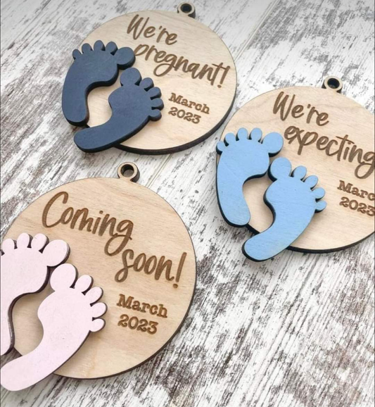 Baby announcement with bub toes